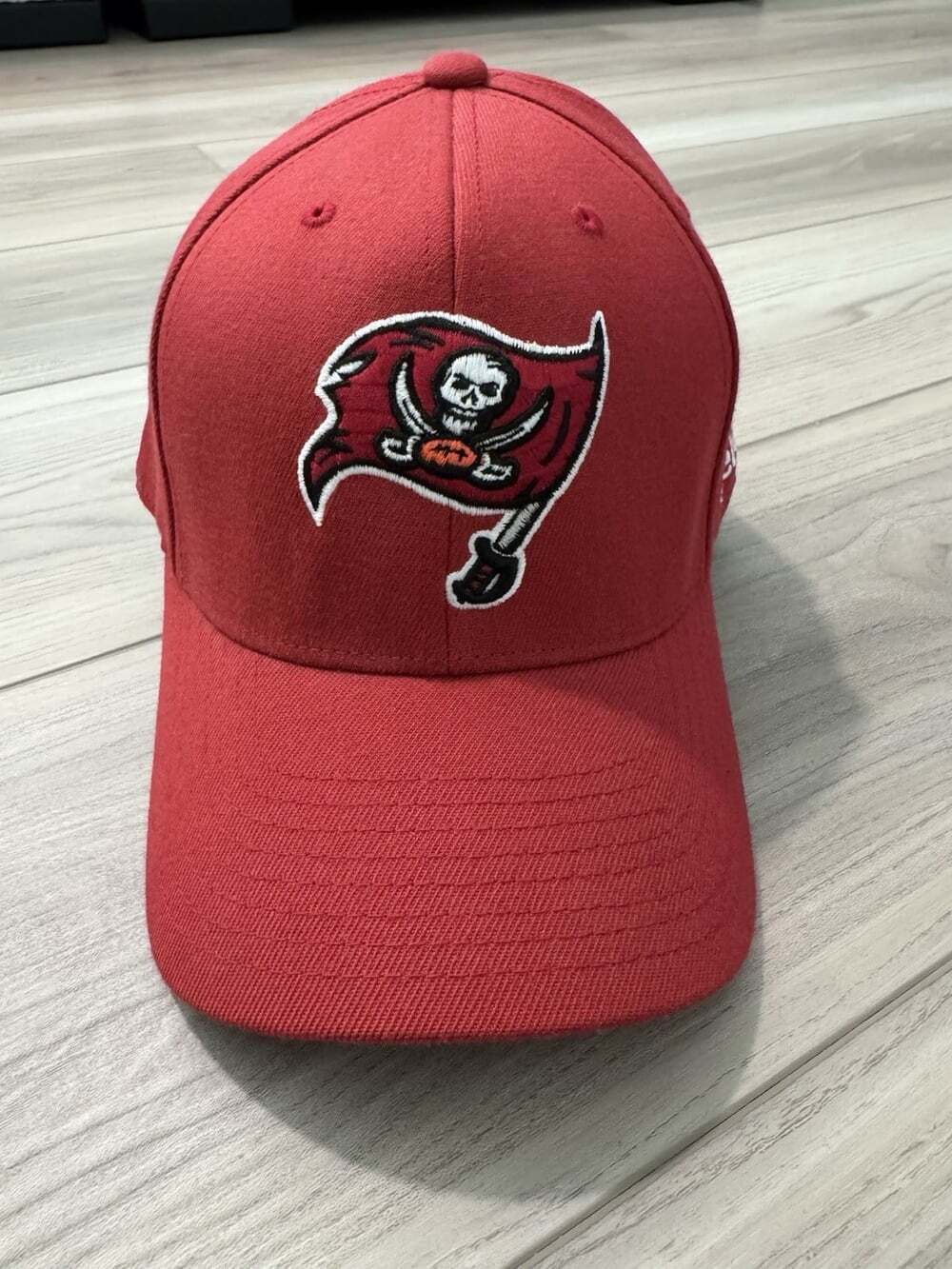 Reebok NFL Authentic Sideline Tampa Bay Buccaneers Red Flexfit Hat Vintage